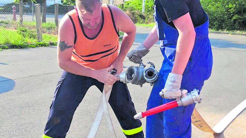 In dieser Woche trainierten noch mal ein paar Feuerwehrteams vor Ort in Zabeltitz-Treugeböhla die Gruppenstafette der Erwachsenen.