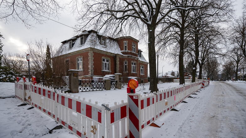 Das Haus an der Südoststraße in Görlitz ist weiträumig abgesperrt, seitdem dort vergangene Woche ein Toter gefunden wurde.