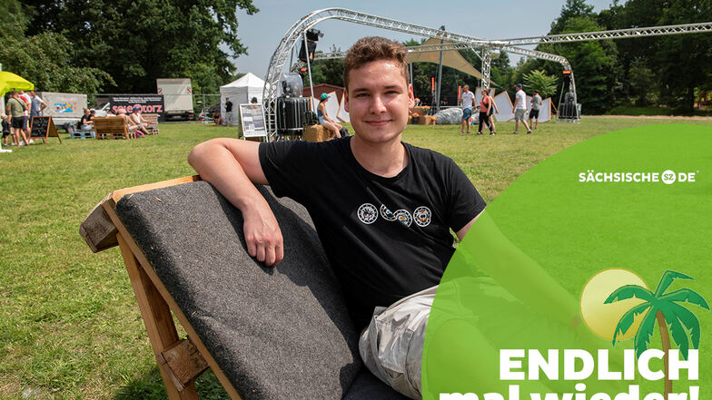 Tom Janke auf der Großenhainer Festwiese. Der 22-Jährige ist Mitglied im Verein Stroga-Festival und freut sich, dass endlich wieder Jugendpartys laufen.