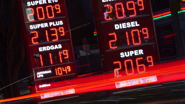 Benzin und Diesel in den meisten deutschen Nachbarländern teurer