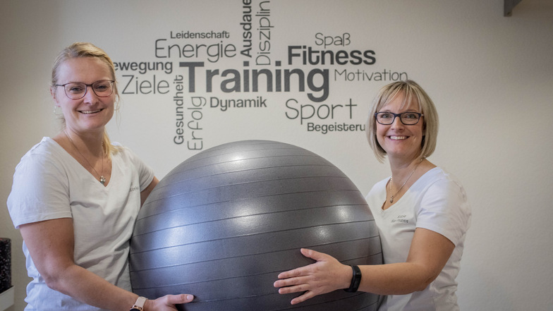 Grit Obschonka (l.) und Katja Hartmann sind seit 2. Januar 2020 in ihrer eigenen Praxis am Robert-Koch-Platz 3 in Kamenz zu finden. Ihr Konzept verspricht neben klassischen Angeboten auch einen absoluten Wohlfühlfaktor und Wellness-Flair.