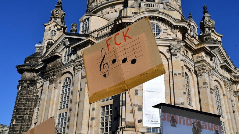 Auch dieses "musikalische" Statement gegen die AfD war vor der Frauenkirche zu sehen.