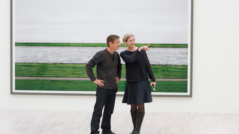 Der Fotograf Andreas Gursky hier in Düsseldorf mit Marion Ackermann, der Generaldirektorin der Staatlichen Kunstsammlungen Dresden.
