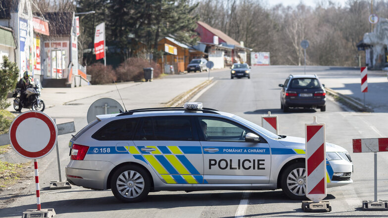 An der zweitägigen Übung an der Grenze zum EU-Nachbarland Slowakei nehmen neben zahlreichen Polizisten, 150 Soldaten und 30 Zollbeamte teil.