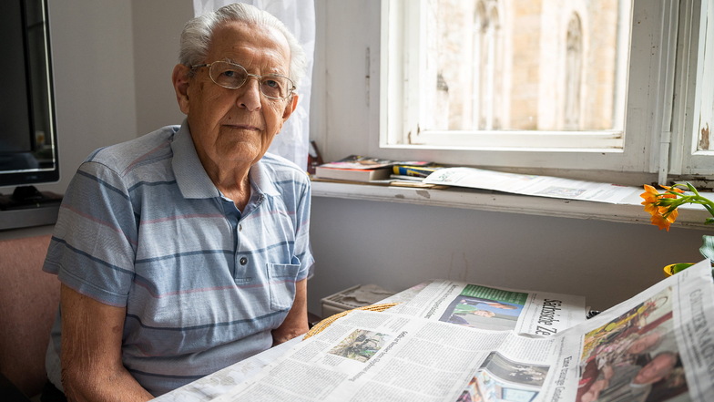 Eberhard Bischoff liest die SZ seit 74 Jahren – natürlich die gedruckte Zeitung. Er lebt im Seniorenzentrum am Stadtpark im Görlitzer Ständehaus.