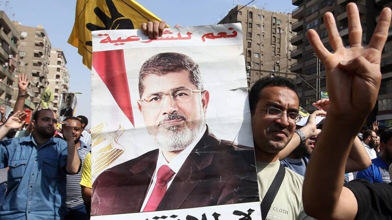 Anhänger des früheren ägyptischen Präsidenten Mursi demonstrieren in Kairo (Archivbild).