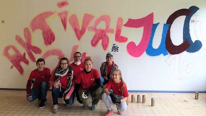 Der Jugendstadtrat im Einsatz für freie Graffitiwände in Meißen - hier an der Alten Sprachheilschule.
