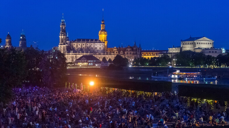 Zehntausende begeisterte Fans pilgern jedes Jahr zum Dresdner Palais-Sommer. Nach einigen Planungs-Verwerfungen soll diese Festivalsaison jetzt ganz ohne Vorträge und Diskussionen auskommen.