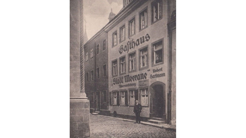 Das ehemalige Gasthaus "Churfürstens Hof" (Postkarte um 1930) im Dresdner Elbgässchen, wo Henriette Rehn Schankmagd war. Wenige Schritte von hier lag der Tatort.