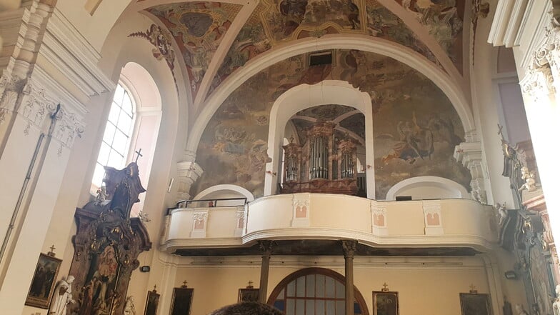 In Coswigs tschechischer Partnerstadt Lovosice ist die Orgel
der römisch-katholischen St.-Wenzels-Kirche fast fertig restauriert. Coswiger Bürger spendeten 5.000 Euro dafür.