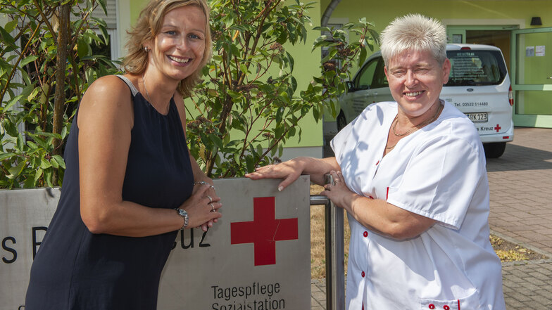 DRK-Kreisverbandschefin Mandy Reuschel (li.) und die neue Leiterin der Sozialstation Thiendorf, Mandy Praus. Hier haben sie noch einiges vor.
