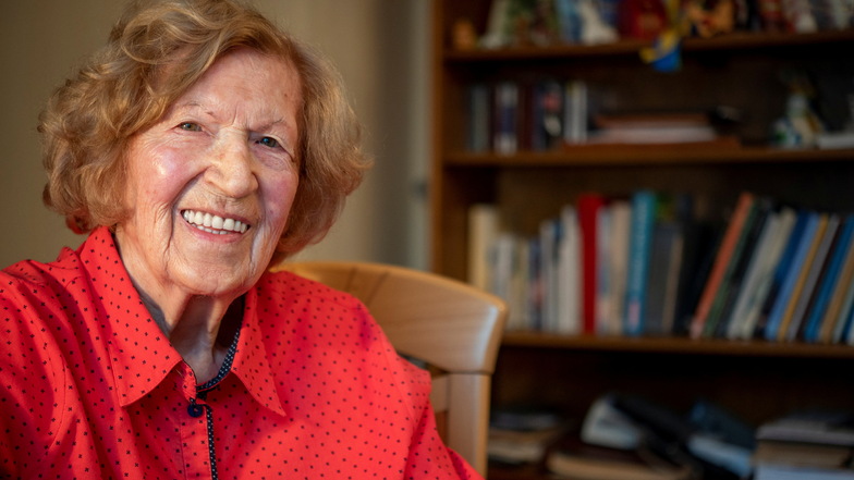 Käthe Kleber, 102, in ihrem Wohnzimmer: Ich konnte doch meinen lieben Vater nicht allein lassen.