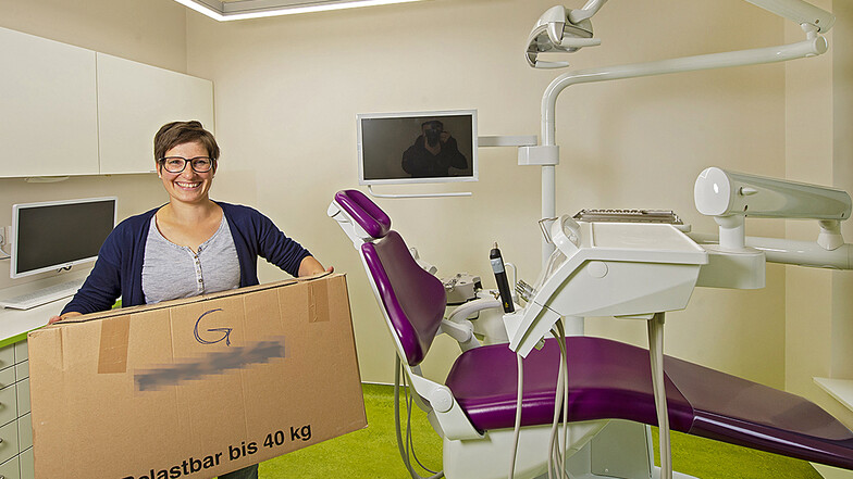Zahnärztin Dr. Lydia Lippert in der neuen Praxis: Passende Räume im Scheunenhofcenter gefunden.
