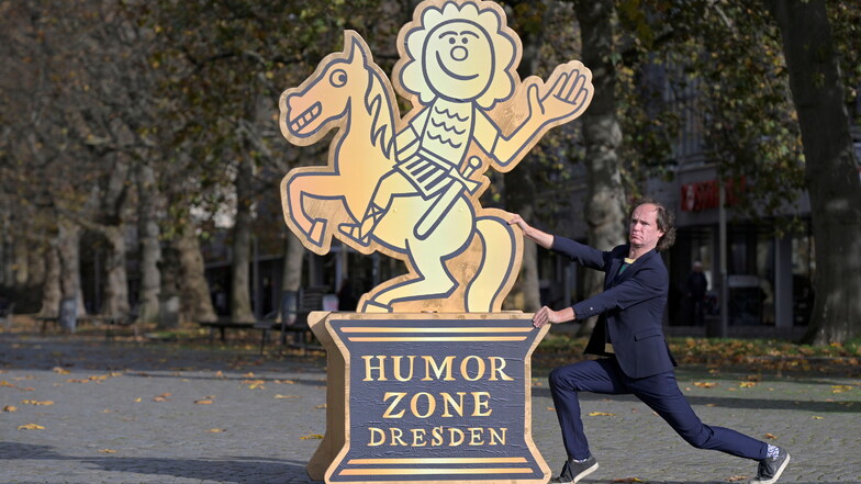 Gute Miene wie eh und je: Dresdens bekanntester Lach-Exportschlager Olaf Schubert hat für die Humorzone 2024 wieder allerhand Comedians um sich geschart.