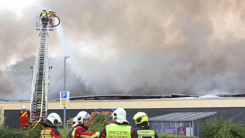 In Radeberg brannte am Donnerstag der Netto-Supermarkt.