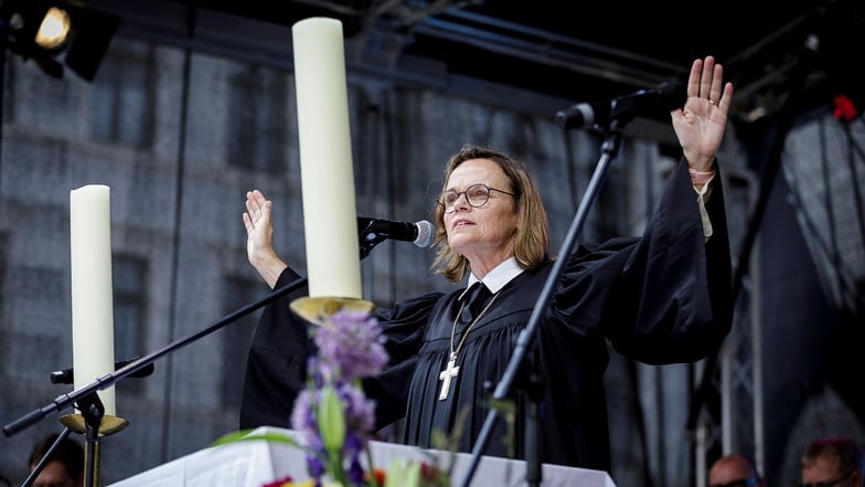 Die Görlitzer Generalsuperintendentin Theresa Rinecker beim Eröffnungsgottesdienst des Lausitz-Kirchentages am 25. Juni 2022 auf dem Görlitzer Obermarkt.