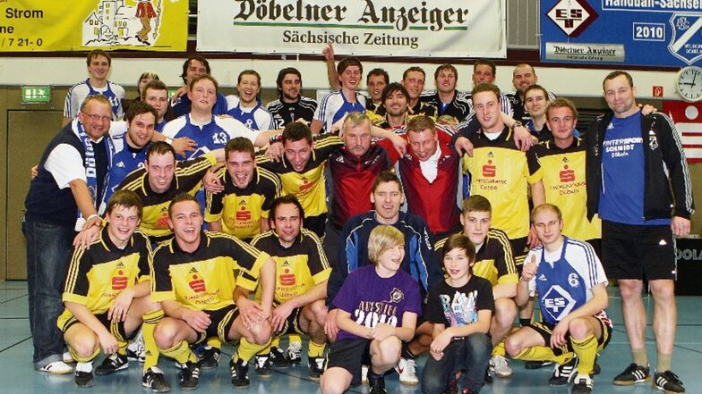 Im Jahr 2010 gab es das erste Benefizspiel der Fußballer des Döbelner SC gegen die Handballer der HSG Neudorf/Döbeln. Viele Akteure von damals sind auch dieses Jahr wieder dabei.