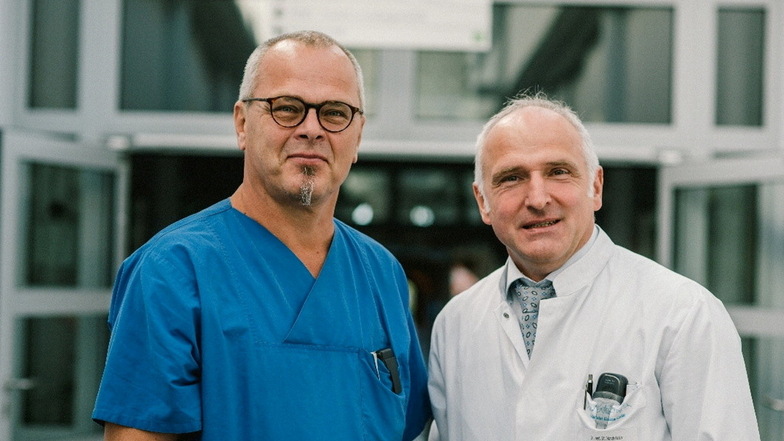 Die Chefärzte und Leiter des Mammazentrums am Klinikum Görlitz Dr. Torsten Nadler und Dr. Steffen Handstein freuen sich über die erneute Zertifizierung.