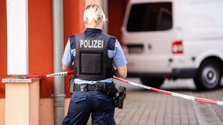 In einem Innenhof an der Hellmuth-Muntschick-Straße in Bischofswerda war am 26. Mai 2024 eine leblose Person gefunden worden.