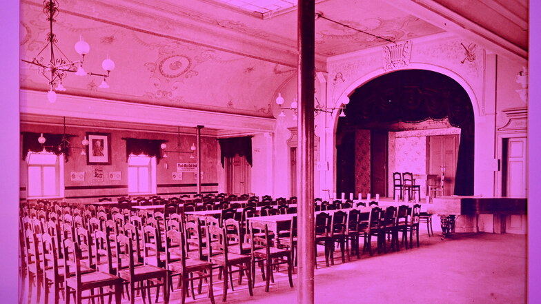 Der Historische Theatersaal der Pfundsmolkerei. Zora übernahm ihn als Ruine und ließ ihn ausbauen.