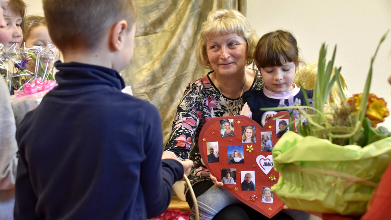 Die langjährige Leiterin des Wachauer Kindergartens, Veronika Knauer, geht in den Ruhestand. Vor allem der Abschied von den Kindern fiel ihr nicht leicht.