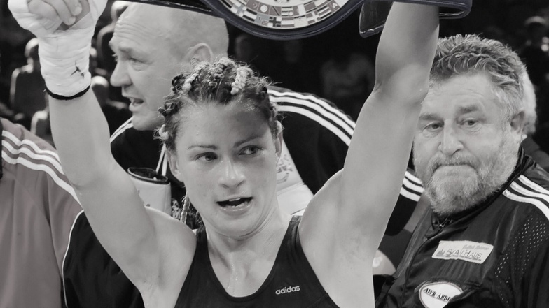 Alesia Graf konnte 2009 nach ihrem Kampf von Dresden den WM-Gürtel hochhalten. Jetzt ist die Boxerin mit 43 Jahren gestorben.