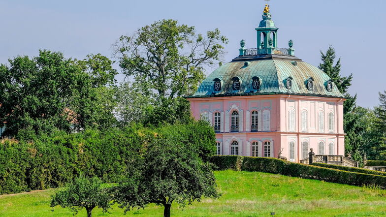 Das Fasanenschlösschen in Moritzburg ist das kleinste Schloss in Sachsen. Erbaut im Stil des Rokoko war es als Sommerschloss gedacht, mit dünnen Wänden und großen Fensterfronten. Sie machen das Gebäude besonders anfällig für klimatische Veränderungen.