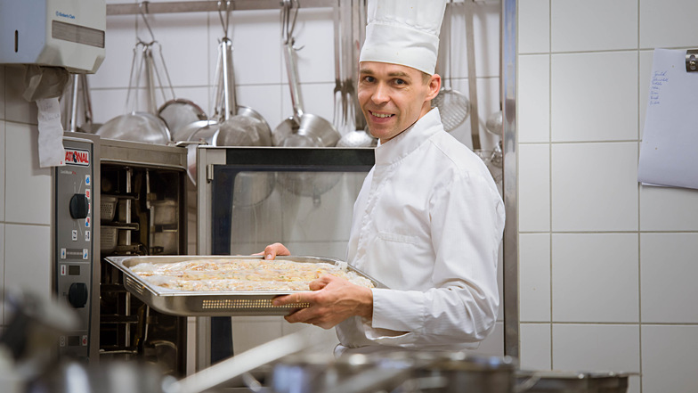 Thomas Lukasch, Küchenchef im Sorbischen Restaurant Wjelbik in Bautzen, probiert mit seinem Team momentan außergewöhnliche Wege aus der Krise.