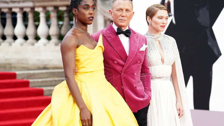 James Bond mit seinen Bond-Girls: Lashana Lynch (l-r), Daniel Craig und Lea Seydoux.