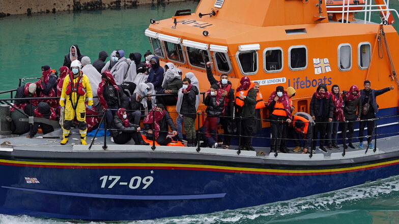 Rekordzahl von Migranten überquert Ärmelkanal