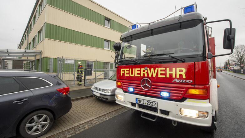 Feuerwehreinsatz am Freitagnachmittag im Asylheim in Radebeul-Naundorf.