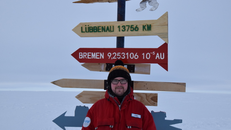Paul Zabel, fern der Heimat im Eis. Fotos: DLR