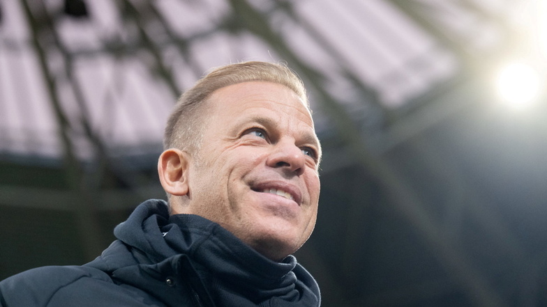 Stellt zwei neue Spieler auf dem linken Flügel auf: Dynamos Chefcoach Markus Anfang.