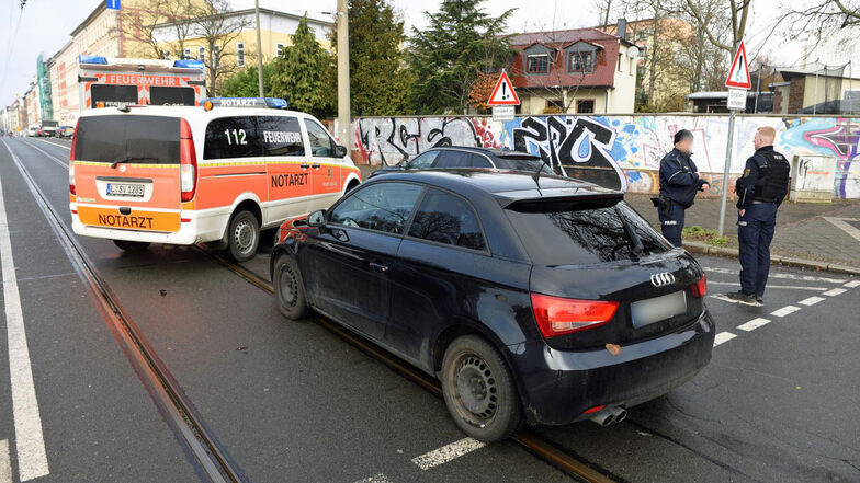 Fußgängerin in Leipzig von Auto erfasst und schwer verletzt