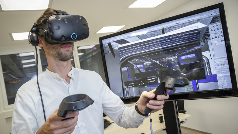 Philipp Wronski, Industriedesigner bei Bombardier Transportation Bautzen, präsentierte im Rahmen von Industrie 4.0 Virtual Reality-Technik.  Mit diesem Thema beschäftigen sich auch die Maschinenbautage.