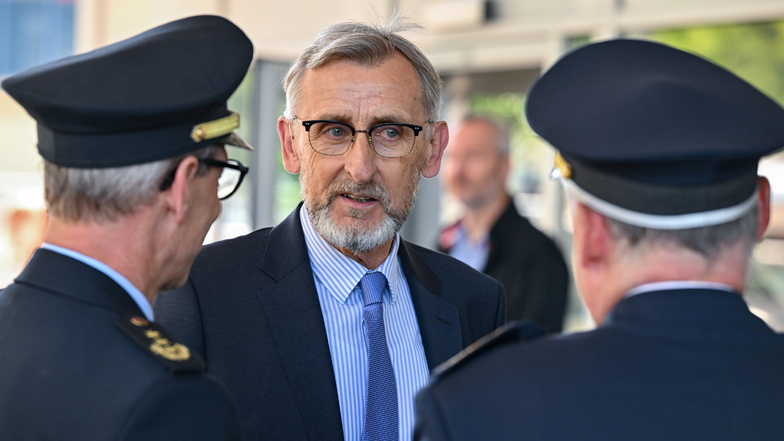 Sachsens Innenminister Schuster will doppelt so viele Bürgerpolizisten wie bisher