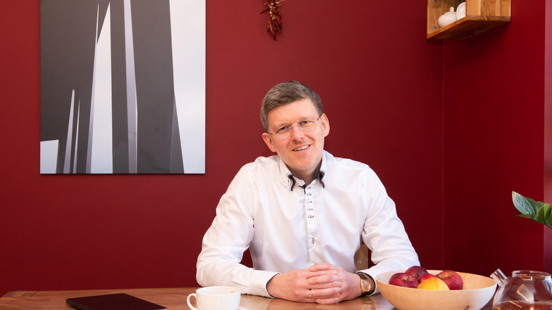 Sebastian Bieler (41) will Großenhains Oberbürgermeister werden. Damit macht er dem Amtsinhaber jetzt Konkurrenz.
