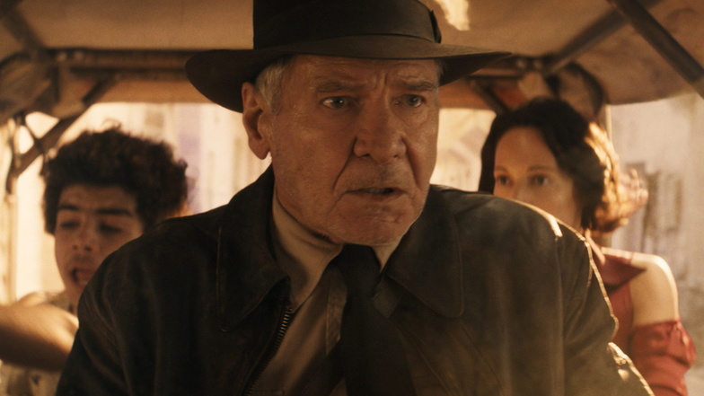 Teddy (Ethann Isidore, l-r), Indiana Jones (Harrison Ford) und Helena (Phoebe Waller-Bridge) in einer Szene des Films "Indiana Jones und das Rad des Schicksals", der in Cannes Premiere feierte.