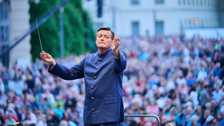 Christian Thielemann dirigiert das Open-Air-Konzert  "Staatsoper für alle" in Berlin.