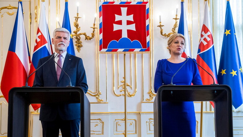 Petr Pavel Präsident von Tschechien und Zuzana Caputova, Präsidentin der Slowakei, sprechen auf einer Pressekonferenz anlässlich Pavels Antrittsbesuchs.