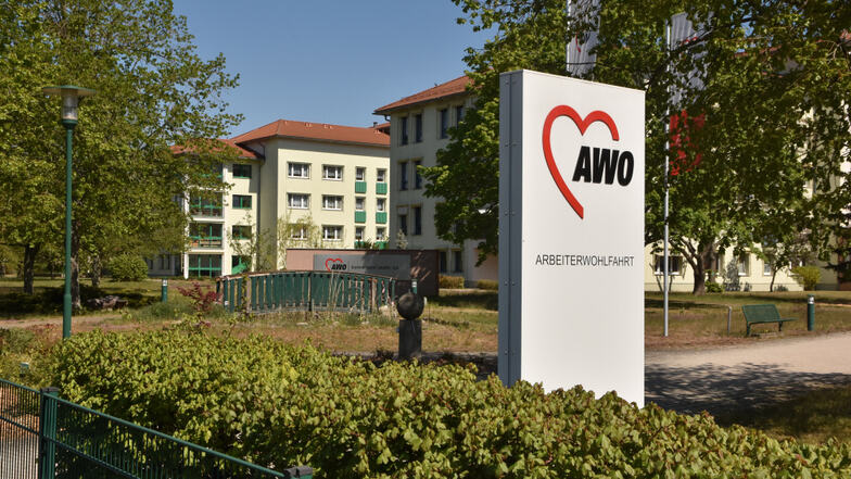 Die Awo Lausitz betreibt in Hoyerswerda in der Müntzerstraße ein Altenzentrum und ein Pflegewohnheim.
