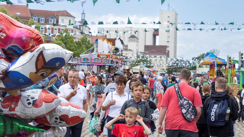 Riesaer Stadtfest: Gute Stimmung trotz einiger Regenschauer
