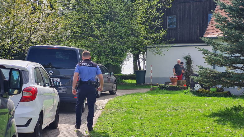 Am Freitag     wurde   ein Haus in Gersdorf   von der Polizei durchsucht.