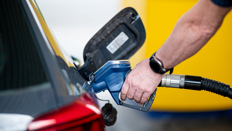 Seit Mitte März wird Benzin immer teurer. Der Dieselpreis stagniert hingegen.