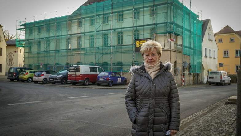 Adelheid Mager hat kein Verständnis für den Zustand der ehemaligen Parkgaststätte in Gaußig. Gemeinsam mit ihrem Mann betriebt sie das Gasthaus bis 1991.