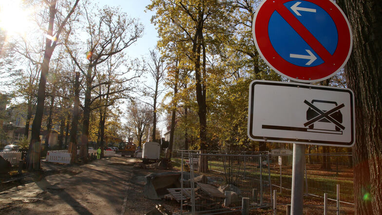 Noch ist der Parkplatz am Waldbad eine Baustelle und das Parken dort verboten. Mit Fertigstellung der Plittstraße soll dieser Parkplatz gebührenpflichtig zu nutzen sein.