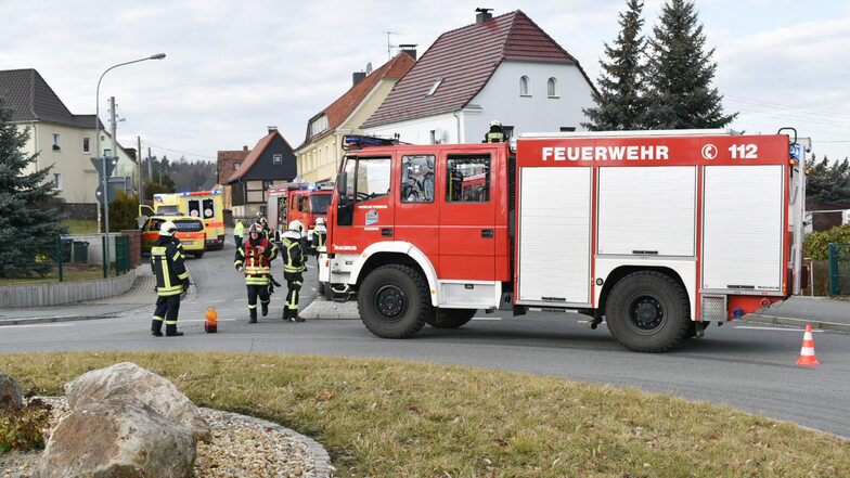 Bei Fällarbeiten auf einem privaten Grundstück in Olbersdorf ist der Unfall passiert. Die Betroffenen konnten sich nicht mehr selbstständig befreien.