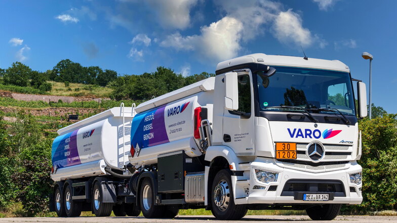 Haben wegen der gesunkenen Heizölpreise gerade viele Touren: ein Truck von Varo Energy Direct Meißen.