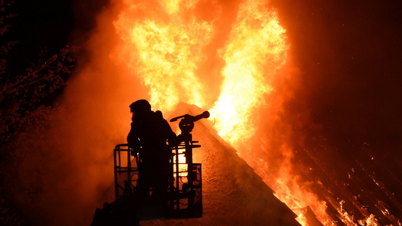 Roy Zaspel aus Minkwitz gehörte zu den Feuerwehrmännern, die am frühen Freitagmorgen den Löschangriff auf das brennende Gebäude in Börtewitz bestritten haben, den Flammen furchtlos entgegengetreten sind.