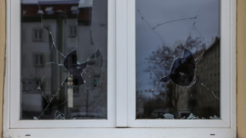 Ein Fenster der Ditib Eyüp Sultan Moschee im Leipziger Osten wurde zersplittert. Die Polizei ermittelt nun.
